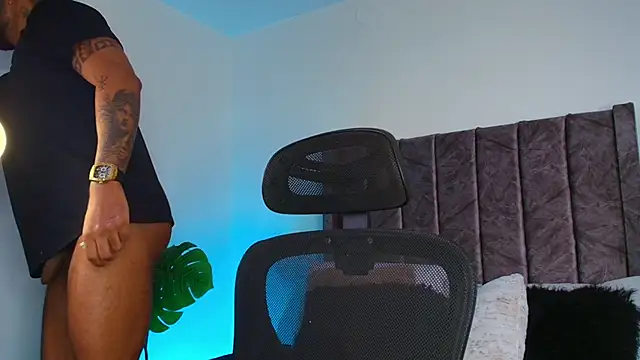 Snapshot of LiamGarcia1 chatting on October 2025 01:09:02 PM LiamGarcia1 online show from October 2025 01:09:02 PM