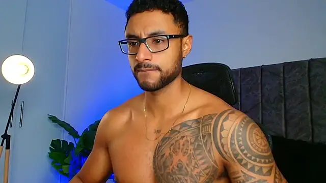 Snapshot of LiamGarcia1 chatting on October 2025 01:23:02 PM LiamGarcia1 online show from October 2025 01:23:02 PM