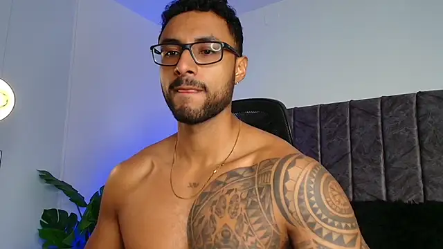 Snapshot of LiamGarcia1 chatting on October 2025 01:11:02 PM LiamGarcia1 online show from October 2025 01:11:02 PM