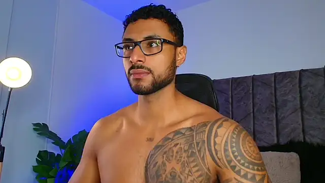 Snapshot of LiamGarcia1 chatting on October 2025 01:07:01 PM LiamGarcia1 online show from October 2025 01:07:01 PM