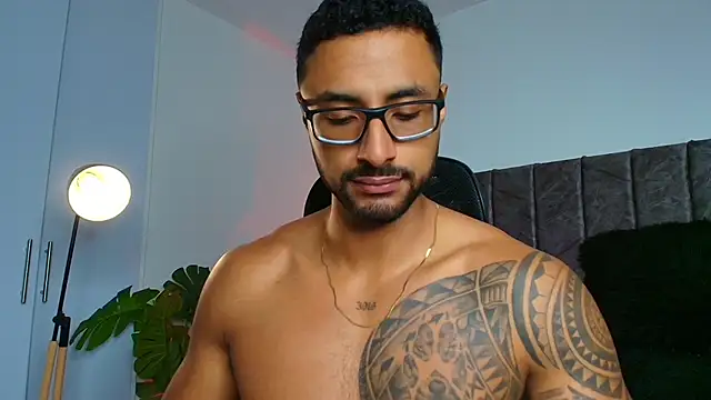 Snapshot of LiamGarcia1 chatting on October 2025 02:07:02 PM LiamGarcia1 online show from October 2025 02:07:02 PM