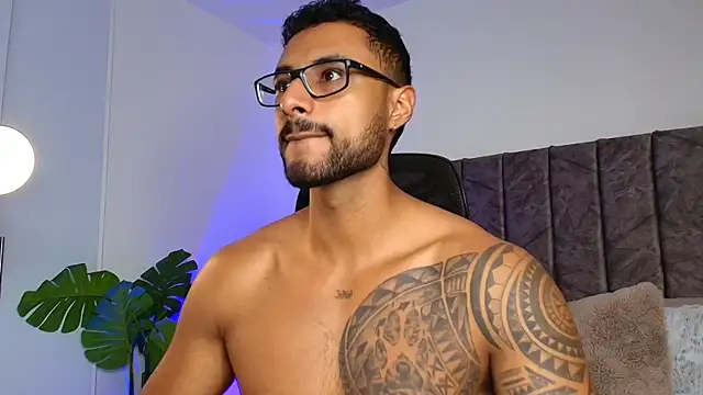 Snapshot of LiamGarcia1 chatting on November 2025 02:18:01 PM LiamGarcia1 online show from November 2025 02:18:01 PM