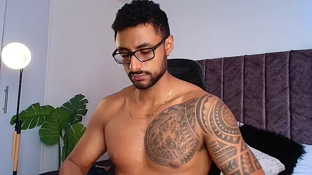 Snapshot of LiamGarcia1 chatting on November 2025 04:35:01 PM LiamGarcia1 online show from November 2025 04:35:01 PM