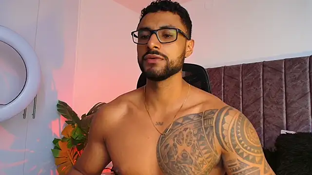 Snapshot of LiamGarcia1 chatting on December 2025 03:21:01 PM LiamGarcia1 online show from December 2025 03:21:01 PM