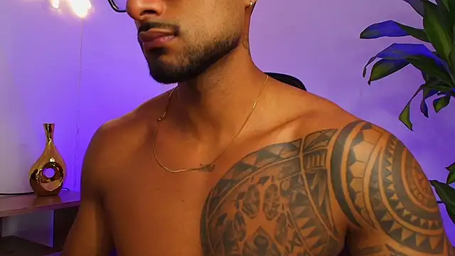 Snapshot of LiamGarcia1 chatting on December 2025 03:38:02 PM LiamGarcia1 online show from December 2025 03:38:02 PM