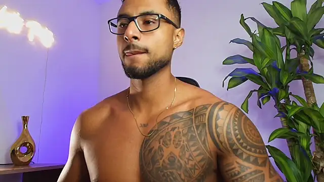 Snapshot of LiamGarcia1 chatting on December 2025 02:12:02 PM LiamGarcia1 online show from December 2025 02:12:02 PM