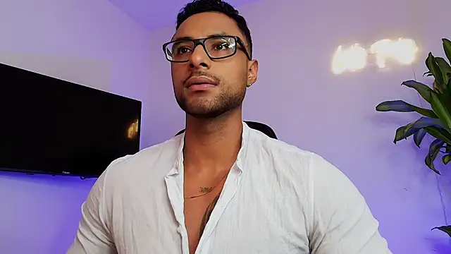 LiamGarcia1 online show from December 2025 03:19:01 PM