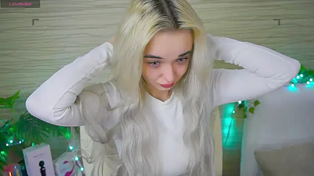 Snapshot of Ashley_S chatting on February 2025 11:13:02 PM Ashley S online show from February 2025 11:13:02 PM