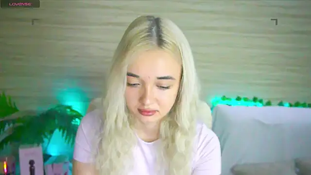 Snapshot of Ashley_S chatting on September 2025 10:32:01 PM Ashley S online show from September 2025 10:32:01 PM