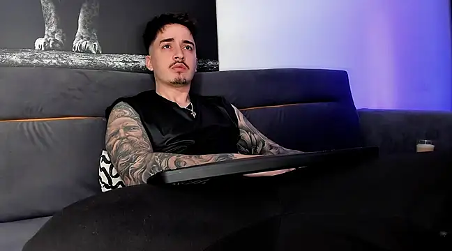 Snapshot of uptomatty chatting on March 2025 05:57:01 AM uptomatty online show from March 2025 05:57:01 AM