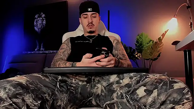 Snapshot of uptomatty chatting on February 2026 07:45:01 AM uptomatty online show from February 2026 07:45:01 AM