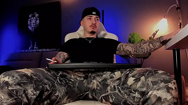 Snapshot of uptomatty chatting on February 2026 08:02:02 AM uptomatty online show from February 2026 08:02:02 AM