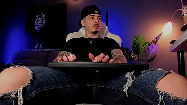 Snapshot of uptomatty chatting on February 2026 07:40:01 AM uptomatty online show from February 2026 07:40:01 AM