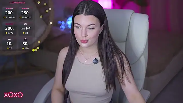 YourLolaBunny online show from April 2026 01:05:01 PM