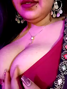 Snapshot of Suhanakhan00 chatting on January 2025 05:42:02 PM Suhanakhan00 online show from January 2025 05:42:02 PM