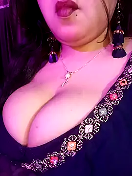 Snapshot of Suhanakhan00 chatting on February 2025 06:02:02 PM Suhanakhan00 online show from February 2025 06:02:02 PM