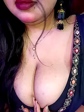 Snapshot of Suhanakhan00 chatting on March 2025 06:06:02 AM Suhanakhan00 online show from March 2025 06:06:02 AM