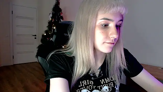 Princess Shy    online show from February 2025 05:42:01 PM