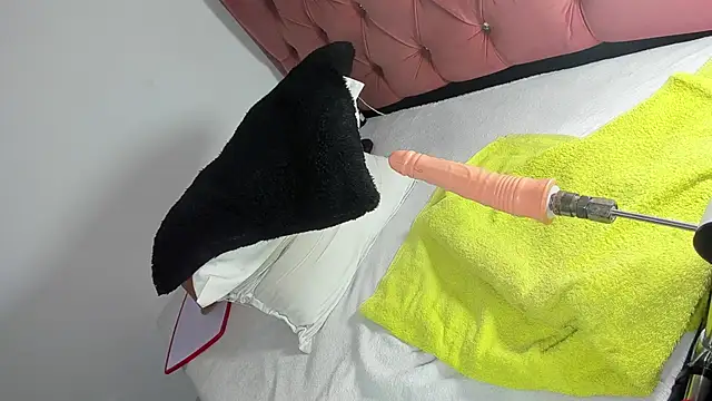 kyliestteel online show from September 2025 10:59:02 PM