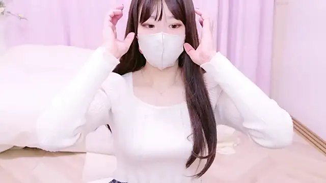 Snapshot of SUZU-oO chatting on January 2025 03:45:01 AM SUZU-oO online show from January 2025 03:45:01 AM