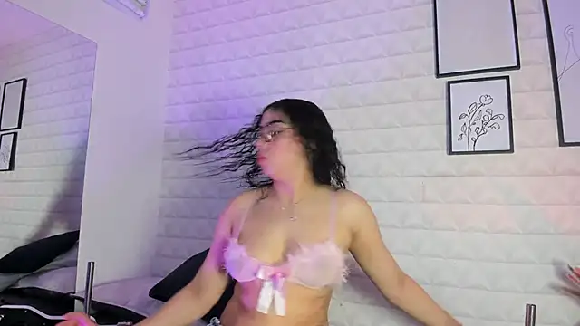 Lizzie-Evans online show from April 2026 12:04:01 PM
