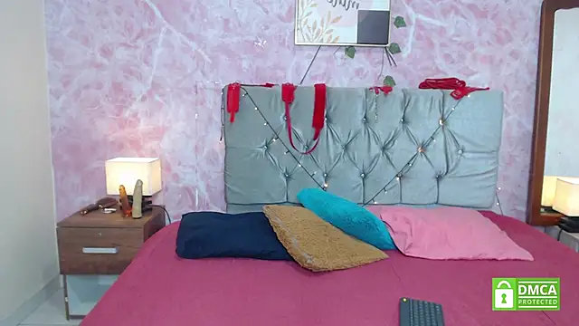 moon hill online show from October 2025 02:23:02 AM