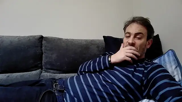 Snapshot of basquehotboy chatting on December 2024 11:40:01 PM basquehotboy online show from December 2024 11:40:01 PM