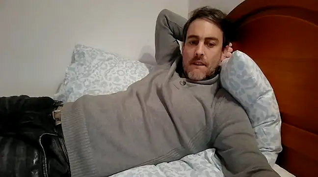 Snapshot of basquehotboy chatting on December 2024 04:43:01 PM basquehotboy online show from December 2024 04:43:01 PM