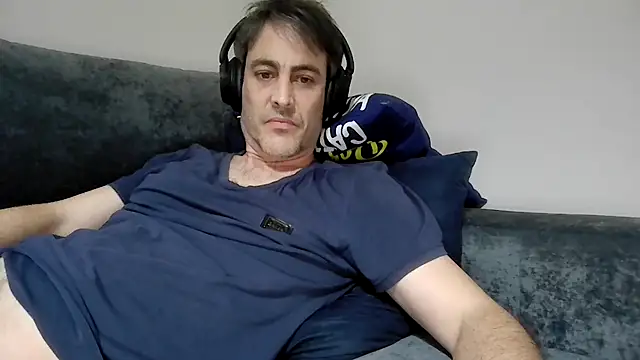 Snapshot of basquehotboy chatting on January 2025 10:27:01 PM basquehotboy online show from January 2025 10:27:01 PM