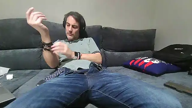 Snapshot of basquehotboy chatting on January 2025 10:12:01 PM basquehotboy online show from January 2025 10:12:01 PM