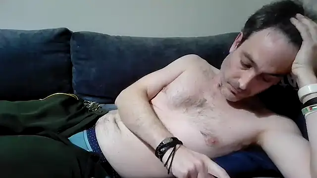 Snapshot of basquehotboy chatting on January 2025 11:00:01 PM basquehotboy online show from January 2025 11:00:01 PM