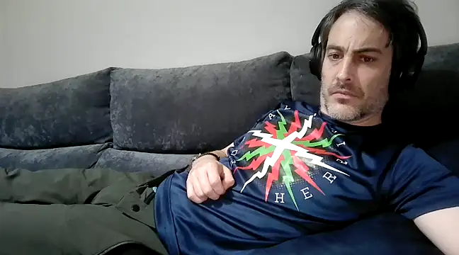 Snapshot of basquehotboy chatting on January 2025 08:56:01 PM basquehotboy online show from January 2025 08:56:01 PM