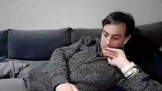 Snapshot of basquehotboy chatting on January 2025 09:22:01 PM basquehotboy online show from January 2025 09:22:01 PM