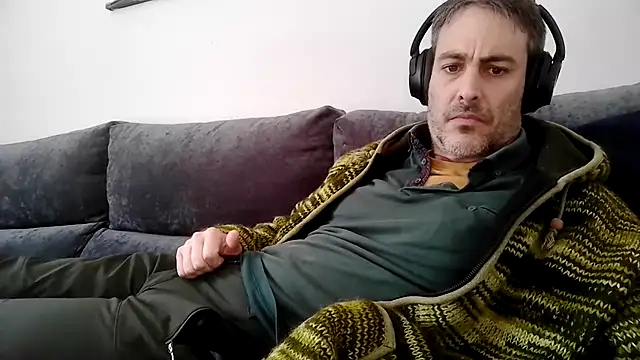 Snapshot of basquehotboy chatting on January 2025 02:49:02 PM basquehotboy online show from January 2025 02:49:02 PM