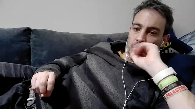 Snapshot of basquehotboy chatting on February 2025 11:27:01 PM basquehotboy online show from February 2025 11:27:01 PM