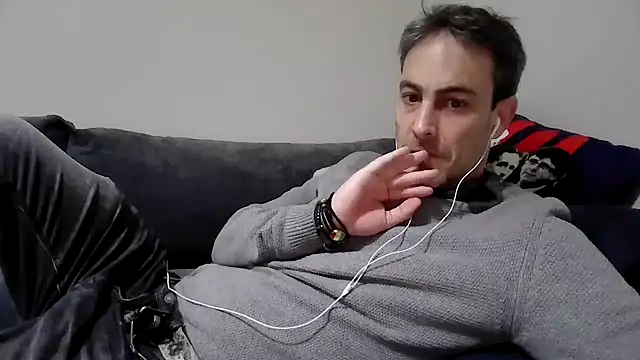 Snapshot of basquehotboy chatting on February 2025 09:38:02 PM basquehotboy online show from February 2025 09:38:02 PM