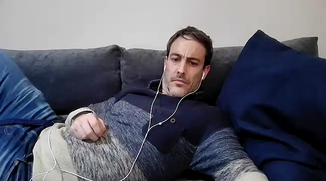 Snapshot of basquehotboy chatting on March 2025 11:00:02 PM basquehotboy online show from March 2025 11:00:02 PM