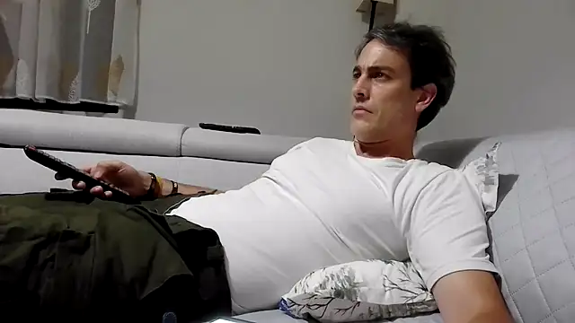 Snapshot of basquehotboy chatting on September 2025 10:32:01 PM basquehotboy online show from September 2025 10:32:01 PM