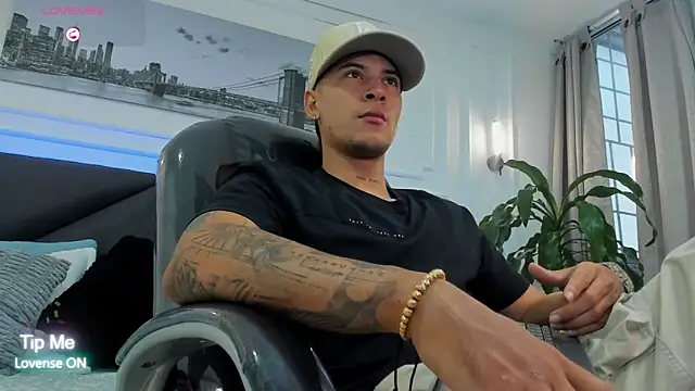 Damian23   online show from January 2026 01:05:01 PM