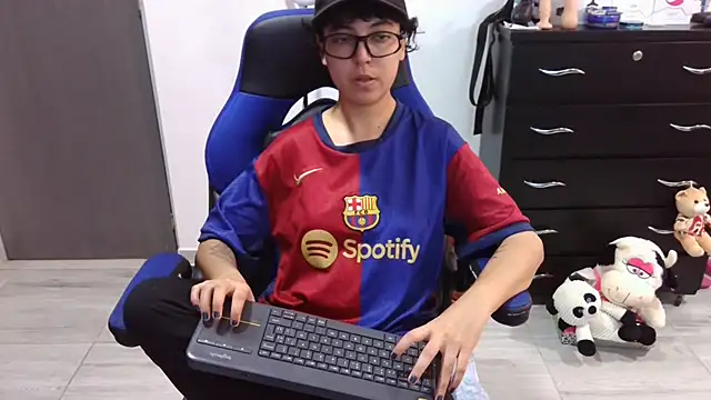 thomascooper7 online show from December 2025 07:53:02 PM