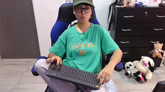 thomascooper7 online show from December 2025 06:45:01 PM