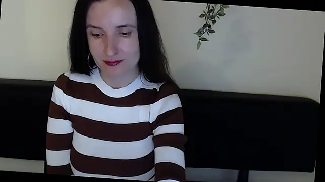 Snapshot of LaimaV_ chatting on May 2026 10:39:02 PM LaimaV online show from May 2026 10:39:02 PM