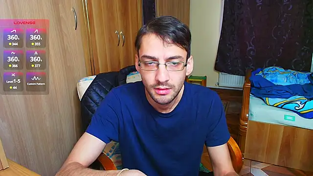 Snapshot of HungEddy chatting on December 2024 09:11:01 AM HungEddy online show from December 2024 09:11:01 AM