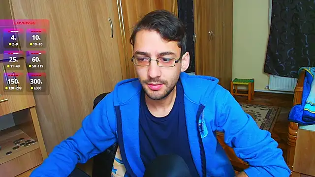 Snapshot of HungEddy chatting on December 2024 03:04:02 AM HungEddy online show from December 2024 03:04:02 AM