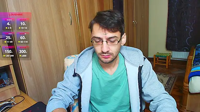 Snapshot of HungEddy chatting on December 2024 12:05:02 PM HungEddy online show from December 2024 12:05:02 PM