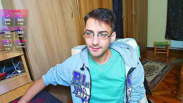 Snapshot of HungEddy chatting on December 2024 07:59:02 PM HungEddy online show from December 2024 07:59:02 PM