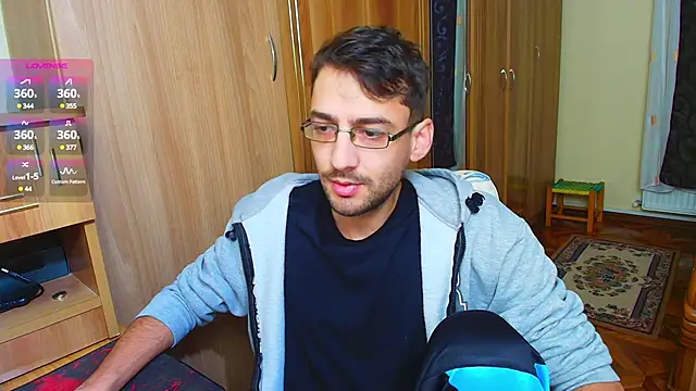 Snapshot of HungEddy chatting on December 2024 04:31:02 AM HungEddy online show from December 2024 04:31:02 AM