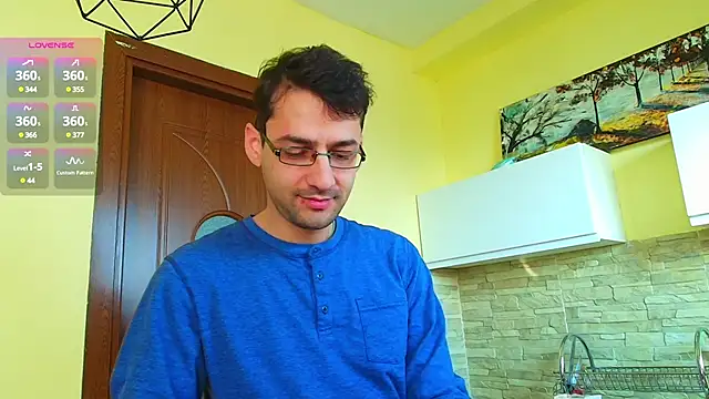 Snapshot of HungEddy chatting on February 2025 08:25:02 AM HungEddy online show from February 2025 08:25:02 AM