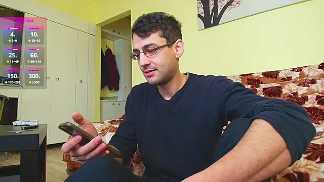 Snapshot of HungEddy chatting on March 2025 09:40:02 AM HungEddy online show from March 2025 09:40:02 AM