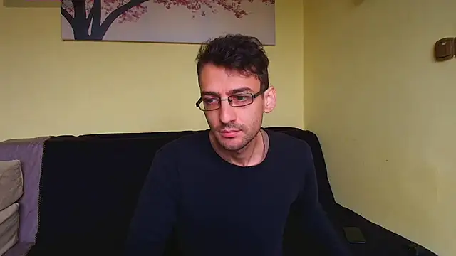 Snapshot of HungEddy chatting on October 2025 09:17:02 AM HungEddy online show from October 2025 09:17:02 AM